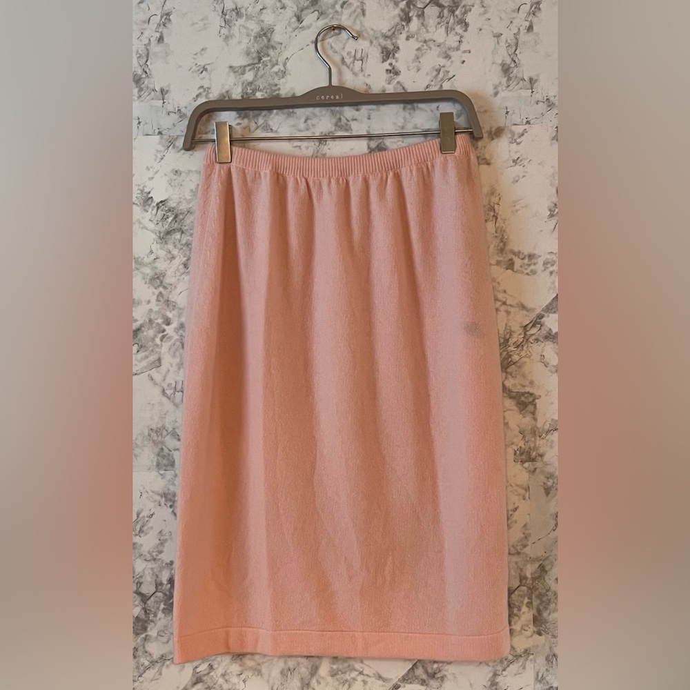 💯 Cashmere Barbie Pink Knee Length Skirt